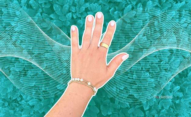 A hand with an Oura Ring on. 