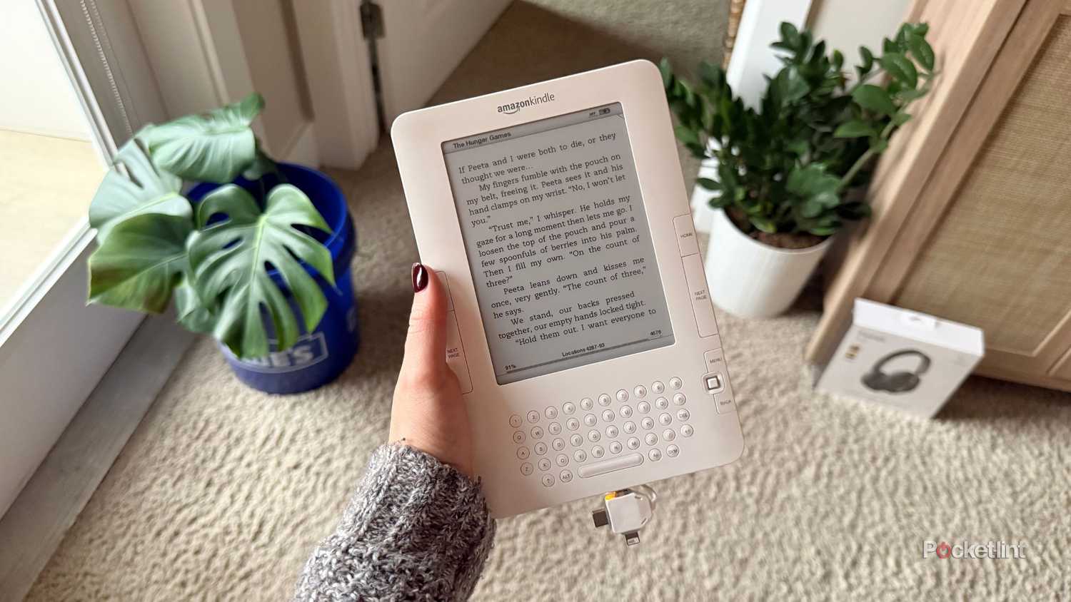 2009 Kindle charging. 