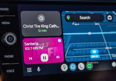 A still photo of the Android Auto home screen using the RadioTime app.
