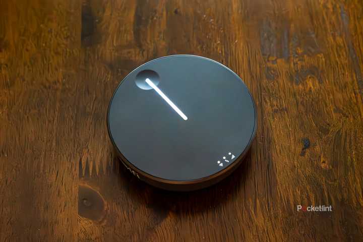 A still photo of the Travlfi JourneyGo wifi hotpot. 