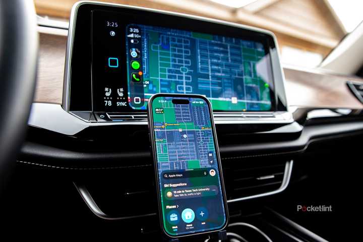 A still photo of an iphone 16 Pro mounted on the Lounge-IT phone mount. 