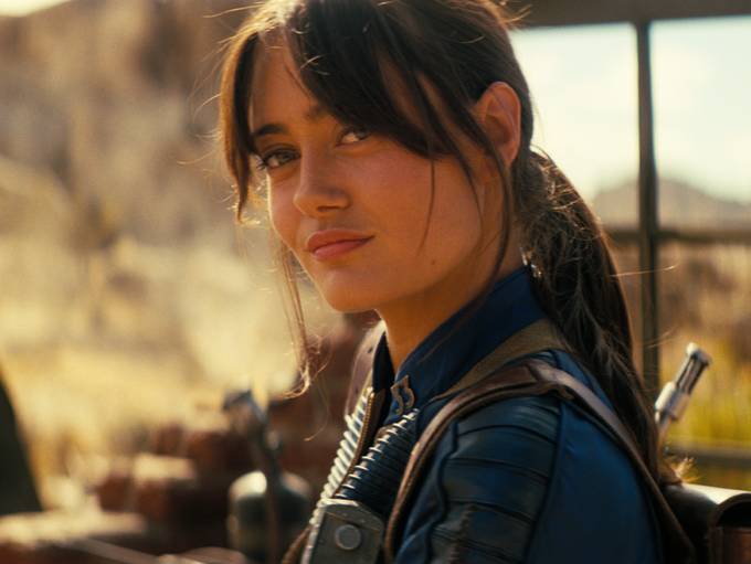 Ella Purnell smiling slightly as Lucy in Fallout (2024)