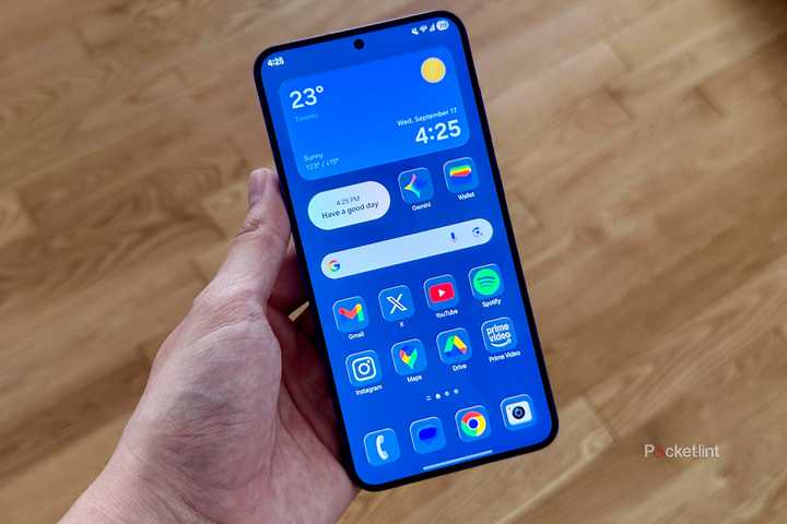 Liquid Glass effect on Samsung Galaxy.