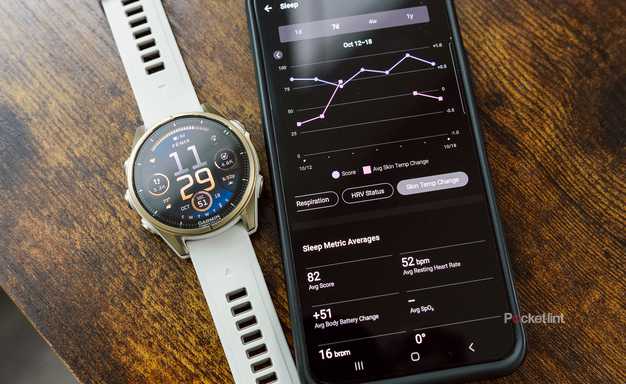 A Samsung Galaxy phone displays the Garmin skin temp changes feature. 
