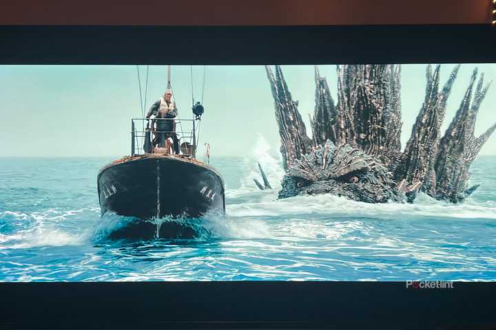 LG-G4-2024-OLED-Godzilla-06