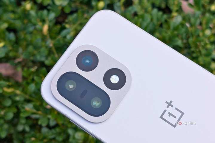 OnePlus 15 beauty shot 2