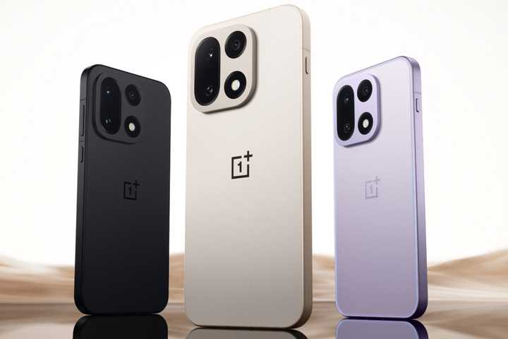 OnePlus 15 in all three colors.